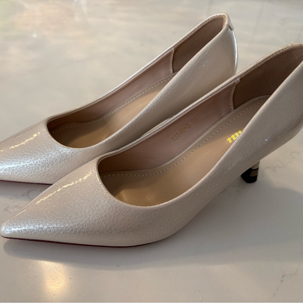 BRAND-NEW Beige Pumps in Vegan Leather